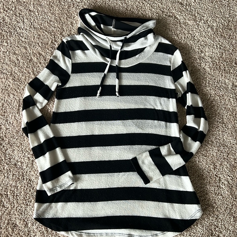 Pink Clover Stitch Fix Women’s Small Black White Tunic cowl neck soft cotton